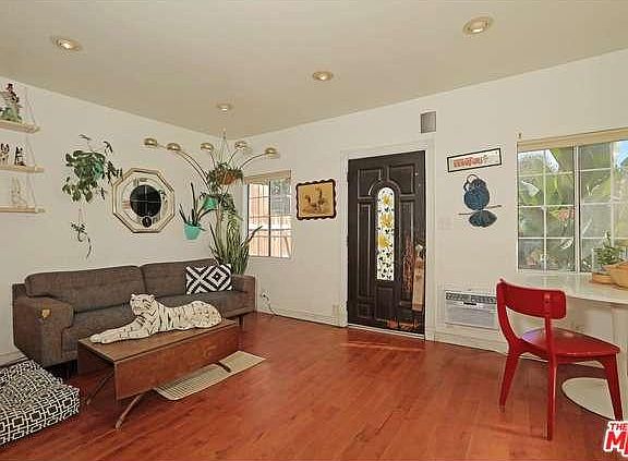 5th image of 905 Wilcox Ave