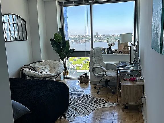 2nd image of 348 W 38th St #918