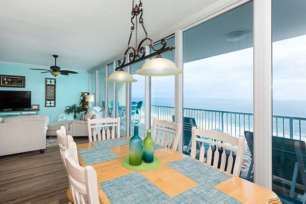 1524 W Beach Blvd — Photo 2