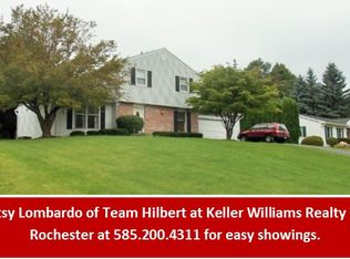 5 Dunmow Cres, Fairport, NY 14450