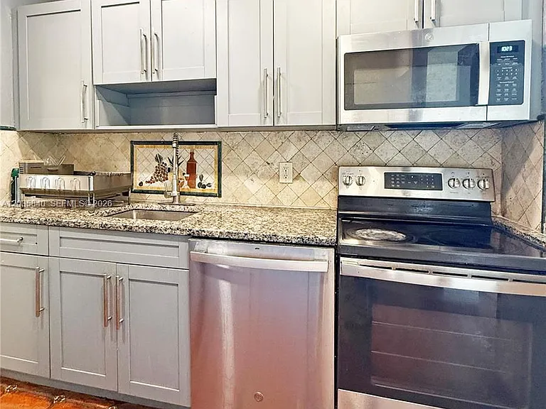 3390 SW 75th Ave — Photo 7