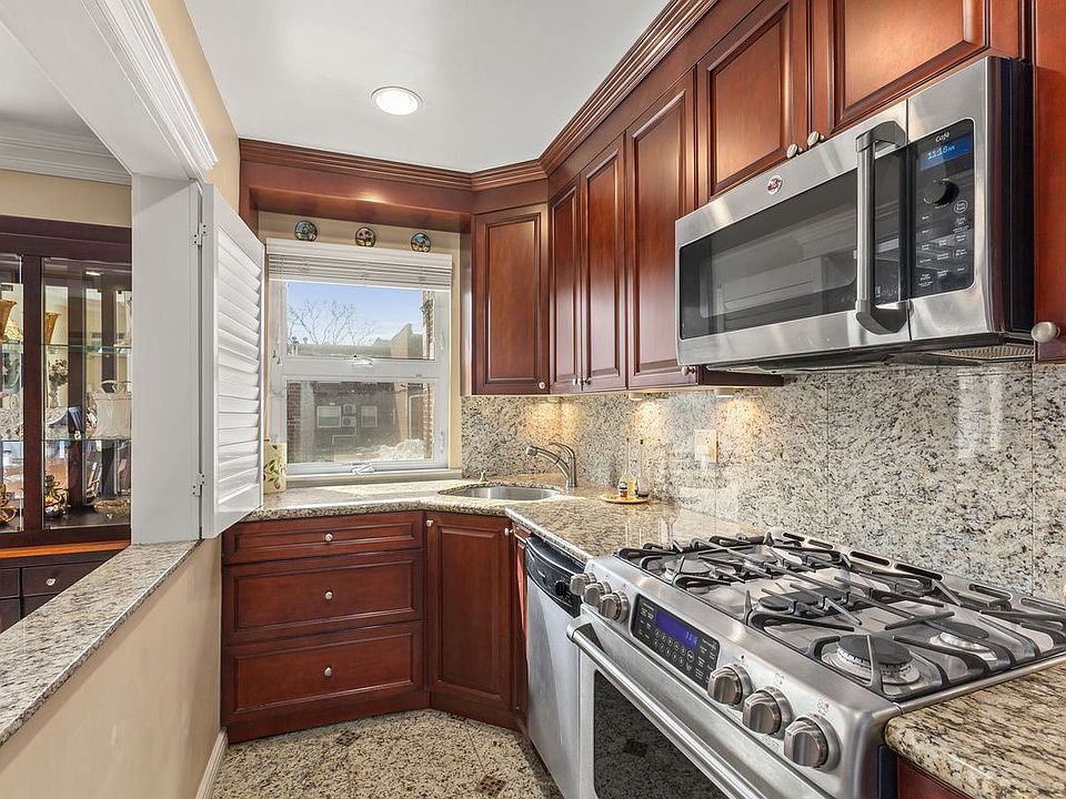2nd image of 1531 Independence Ave #1B
