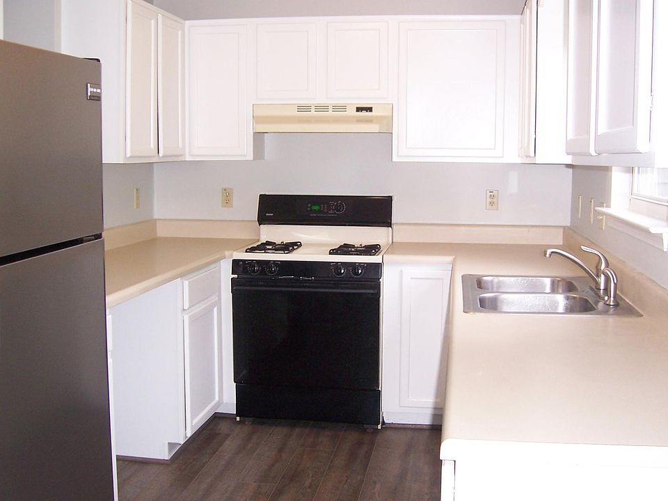 2nd image of 203 Sutton Ct