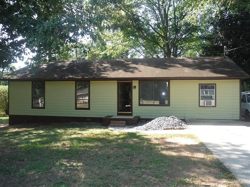 19 Windsor Dr photo 1