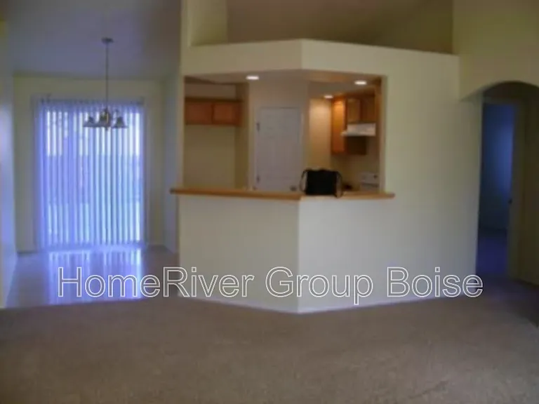 3927 N Kilberry Ave — Photo 2