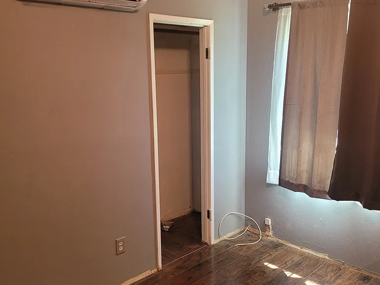 1328 Stevely Ave — Photo 6