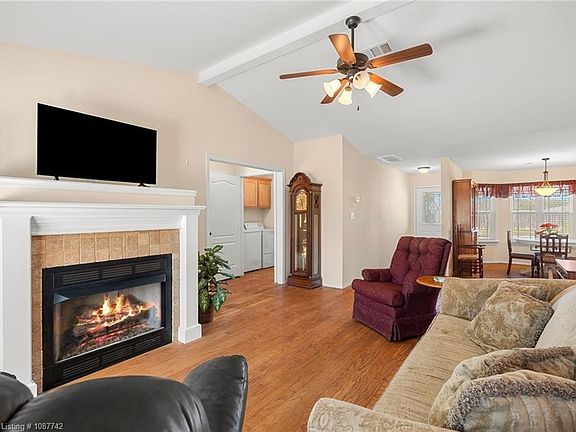 4th image of 437 Riley Dr