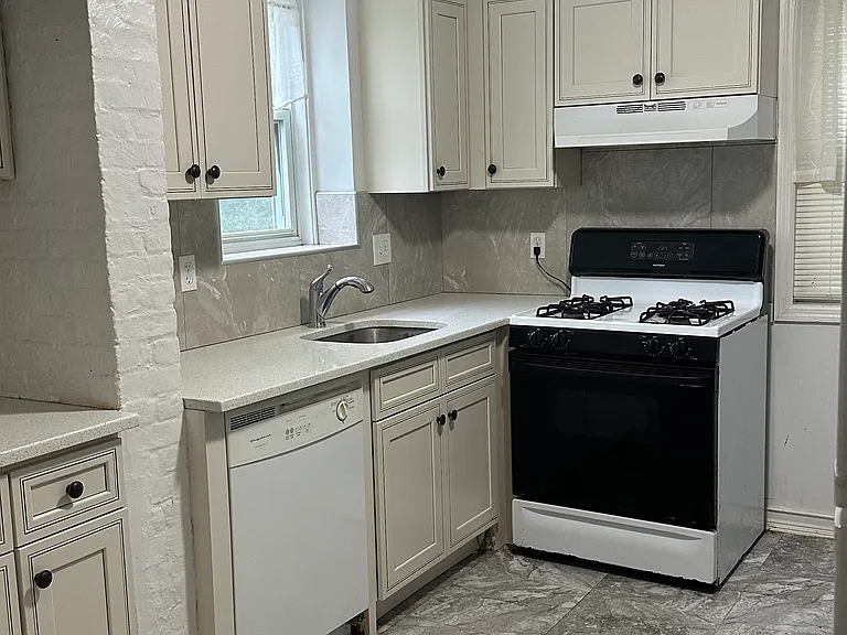 24 Franklin Pl #B — Photo 10