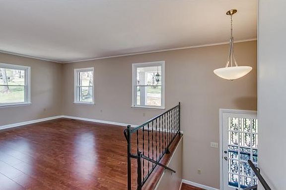 5th image of 4017 Black Oak Dr