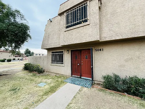 5041 N 40th Ave Photo 1