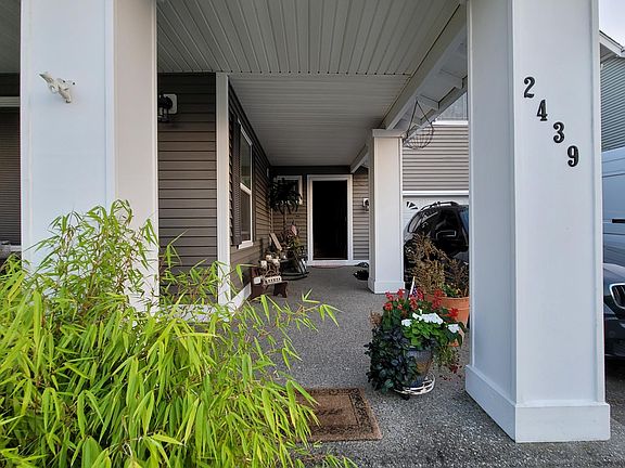 3rd image of 2439 Wallace St