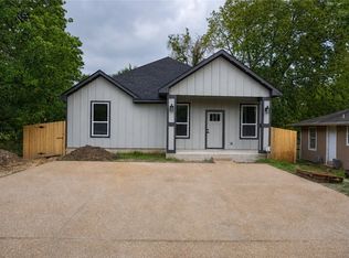 911 Harlem Ln, Bryan, TX 77803