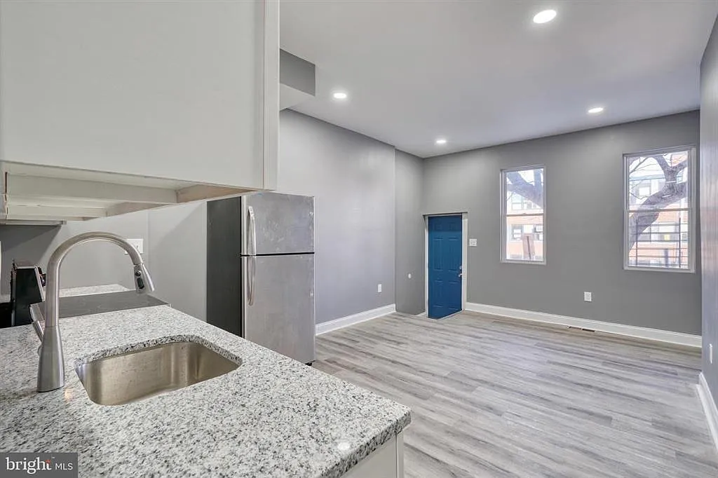 2 bed, 833 sqft, $1,750 — Photo 3