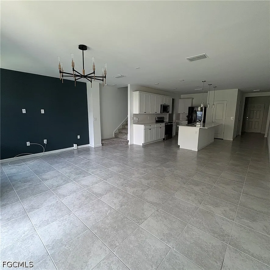 3 bed, 2.5 bath, 1831 sqft, $2,100 — Photo 4