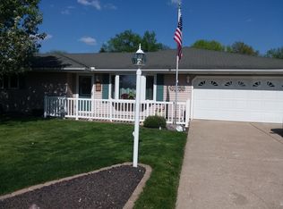 102 Supreme Ct, East Peoria, IL 61611