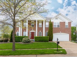 300 Remington Way Dr, Ballwin, MO 63021