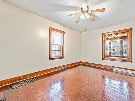 5th image of 215 Morewood Ave