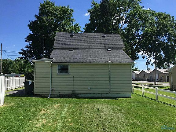 2nd image of 124 W Lynn St