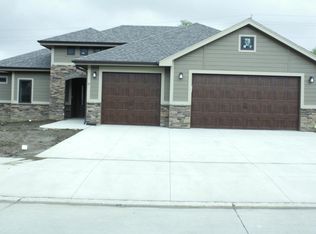 10 Kingsridge Dr N, Council Bluffs, IA 51503