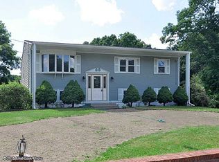 16 Glenwood Dr, Coventry, RI 02816