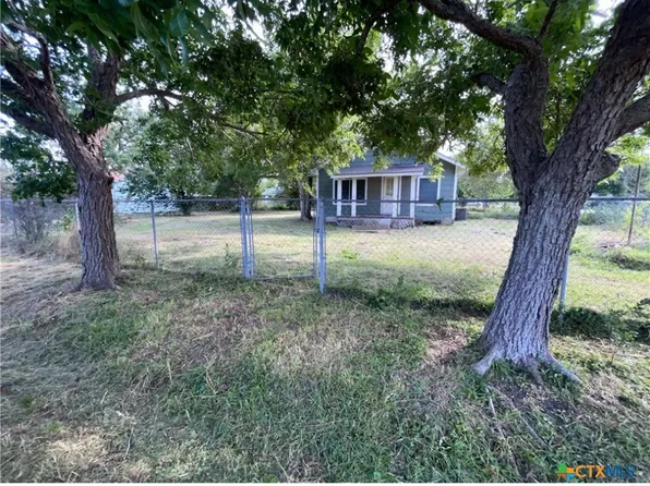 401 Arinosa St, Vanderbilt, TX 77991