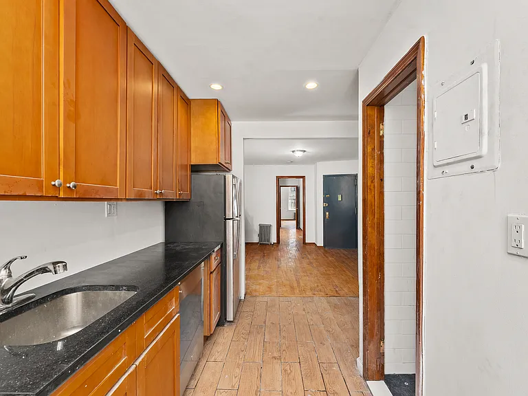 96 Graham Ave #1B — Photo 8