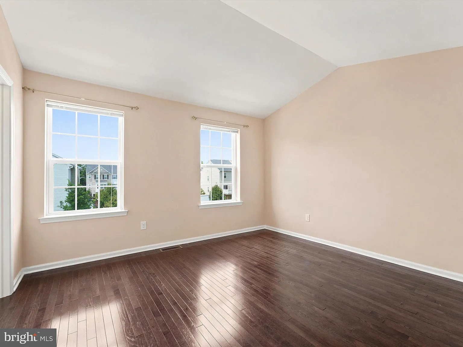 3 bed, 2.5 bath, 1980 sqft, $3,000 — Photo 4