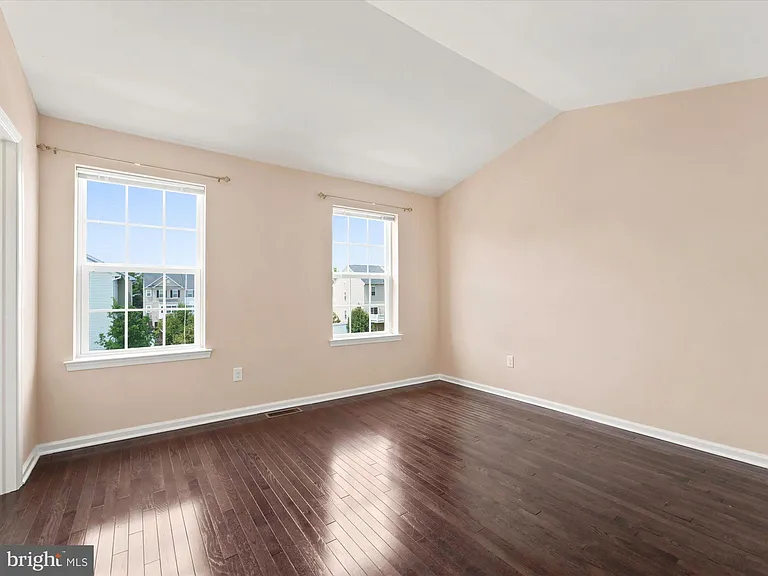 145 Mercer Ct — Photo 4