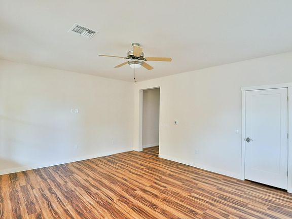 5th image of 1500 E Wahalla Ln #6
