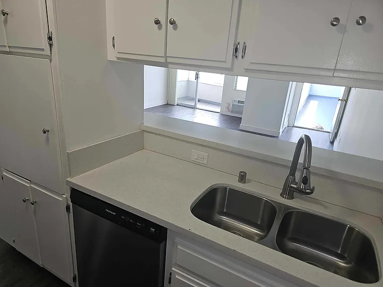 White Oak Ave — Photo 31