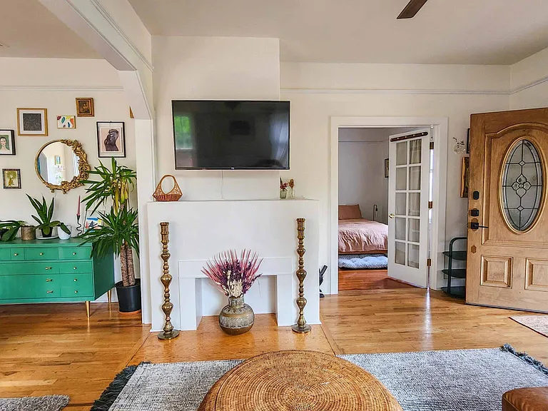 780 W 28th Ave — Photo 4