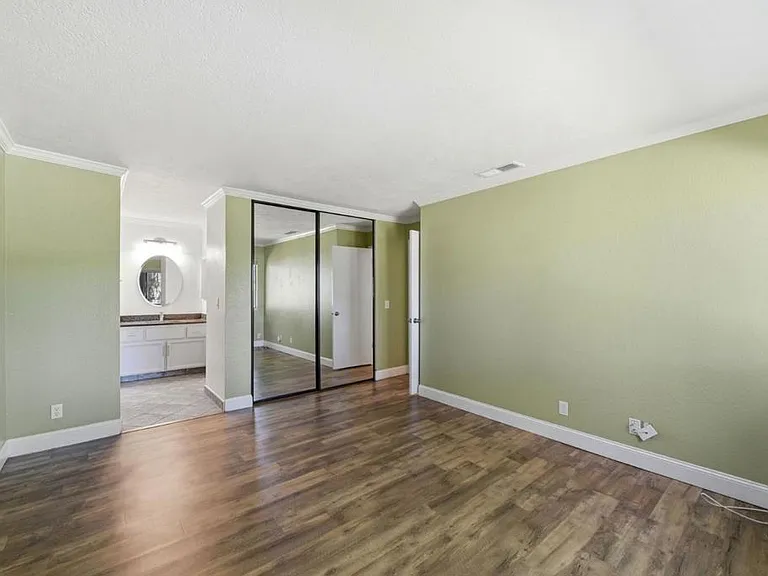 2504 La Terrace Cir — Photo 25