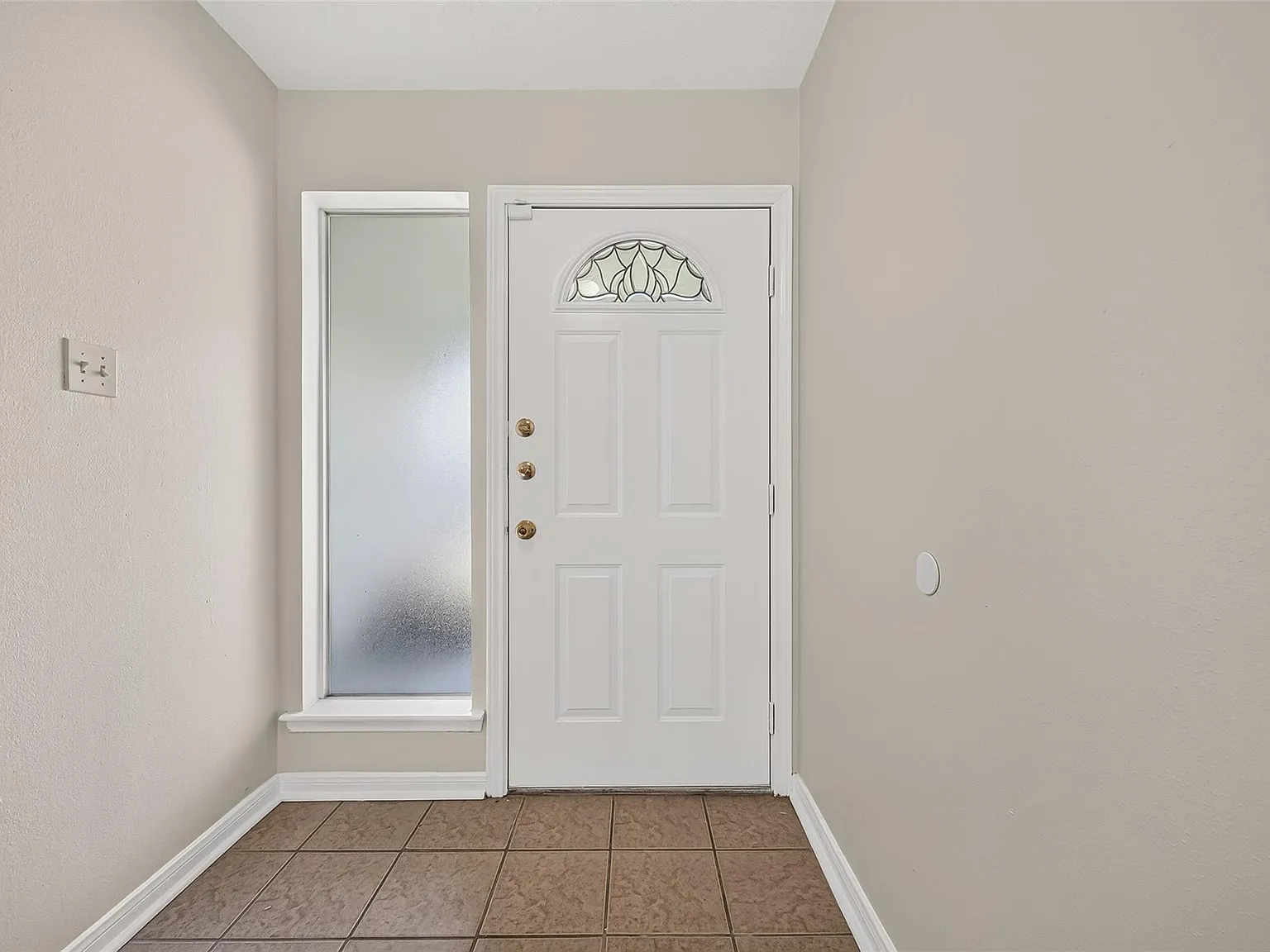 3 bed, 2.0 bath, 1702 sqft, $1,900 — Photo 2