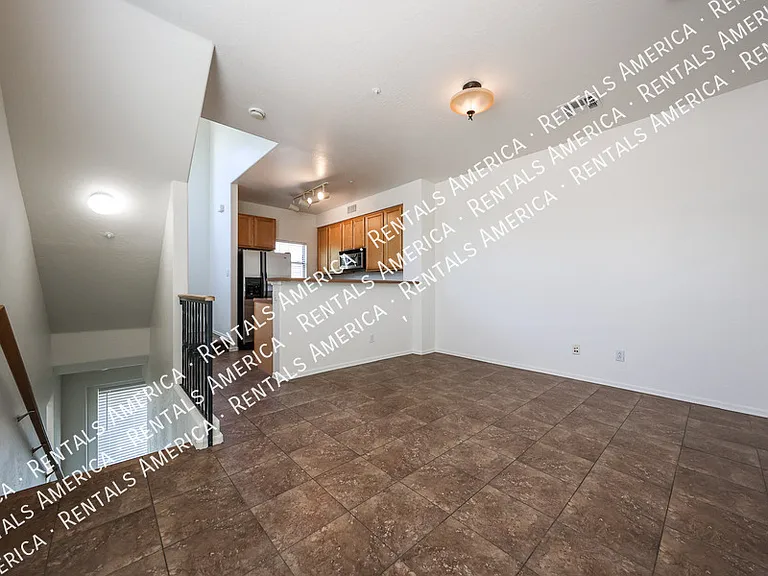 747 N Port Dr — Photo 8