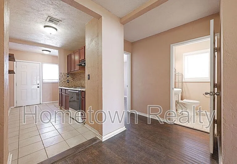 1605 NW 29th St — Photo 9