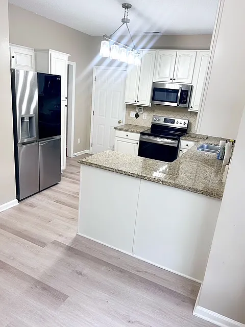 3 bed, 2.5 bath, 1689 sqft, $2,350 — Photo 4