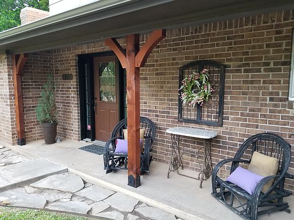 3rd image of 1817 Meadowlake Dr