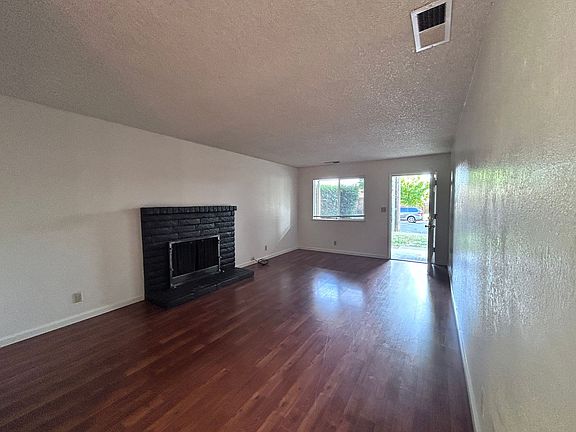 5th image of 955-957 Woodshire Way