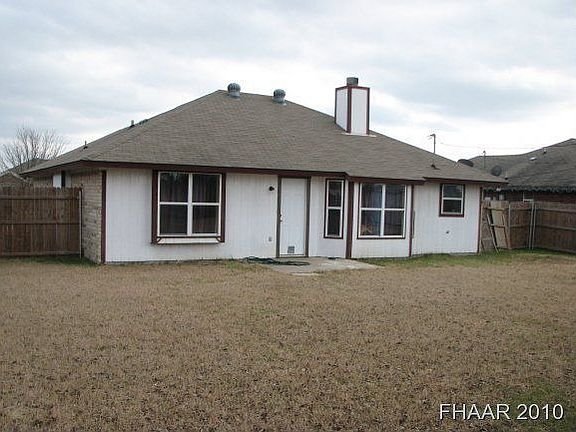 3rd image of 3303 Christie Dr