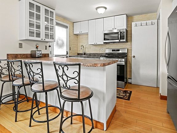 2nd image of 44 Kingston St #44