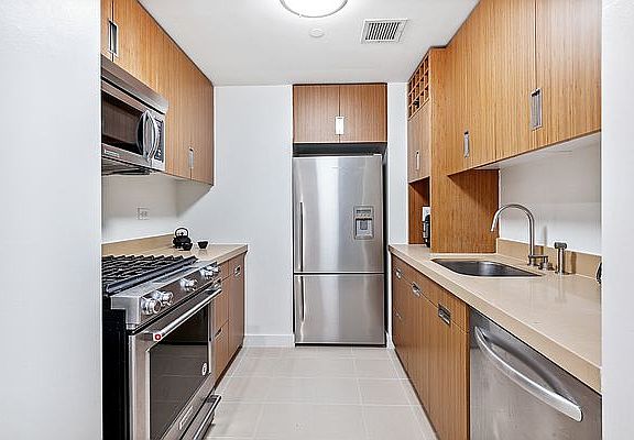3rd image of 450 W 17th St APT 405