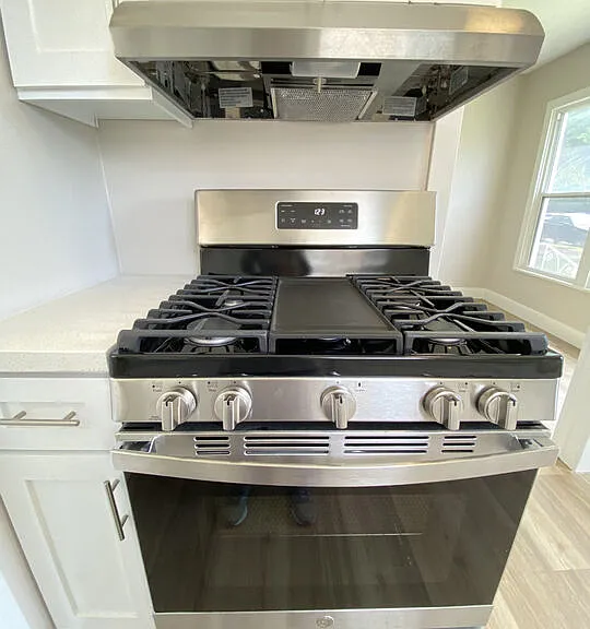 2620 S Barrington Ave — Photo 10
