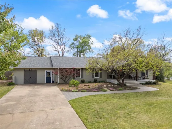 920 W Elgin St, Siloam Springs, AR 72761