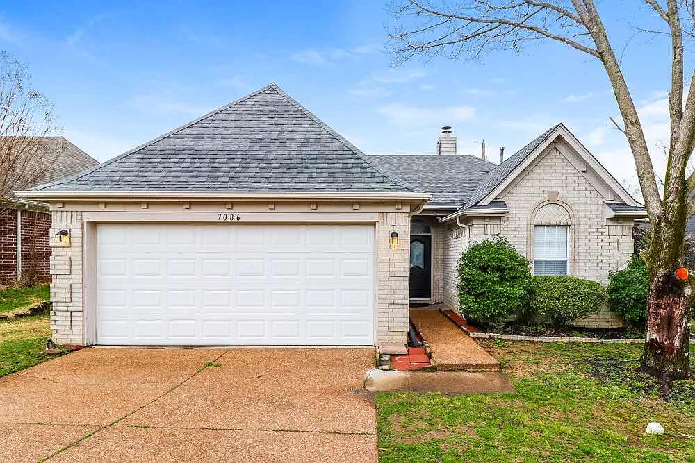 3 bed, 2.0 bath, 1340 sqft, $1,755 — Photo 1