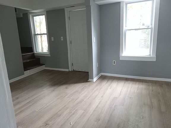 3rd image of 718-720 E Grape St #3