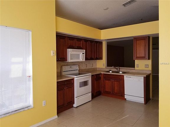 3rd image of 3214 Fairfield Dr