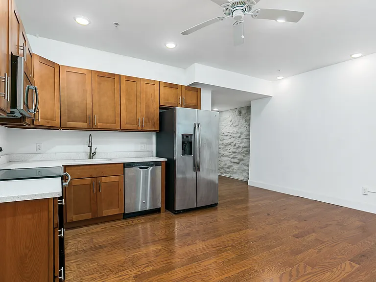 1639 Poplar St #LL2 — Photo 8