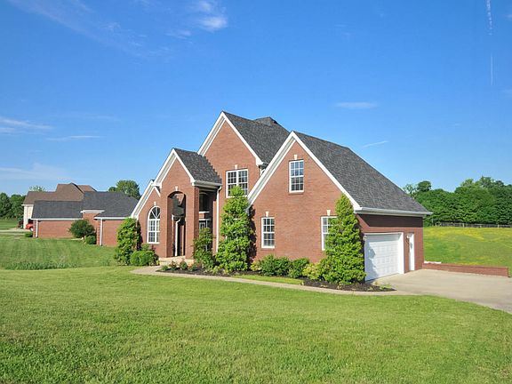 2nd image of 255 Queens Ct