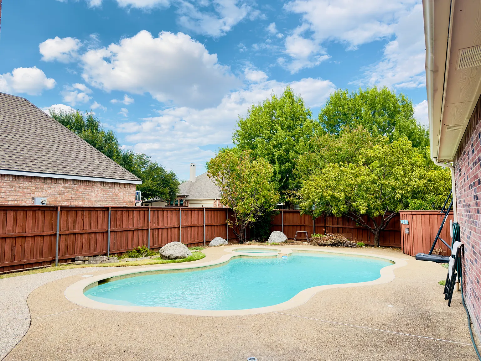 4 bed, 2804 sqft, $3,200 — Photo 2