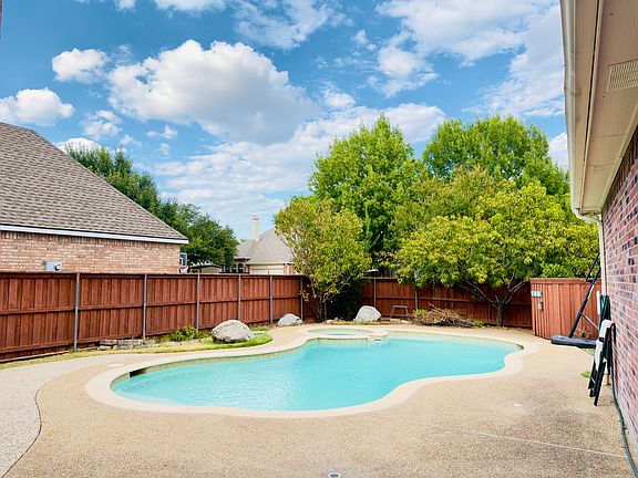 2nd image of 1328 Comanche Dr